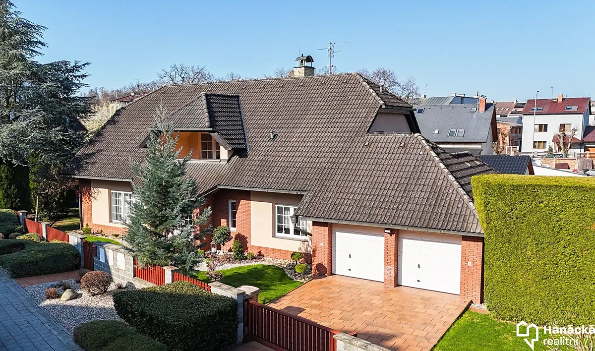 Prodej rodinného domu 269 m², pozemek 939 m²